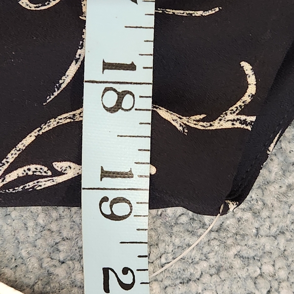 NWT Jones Wear sleeveless button down blouse Size 10 black and cream floral - Picture 10 of 12